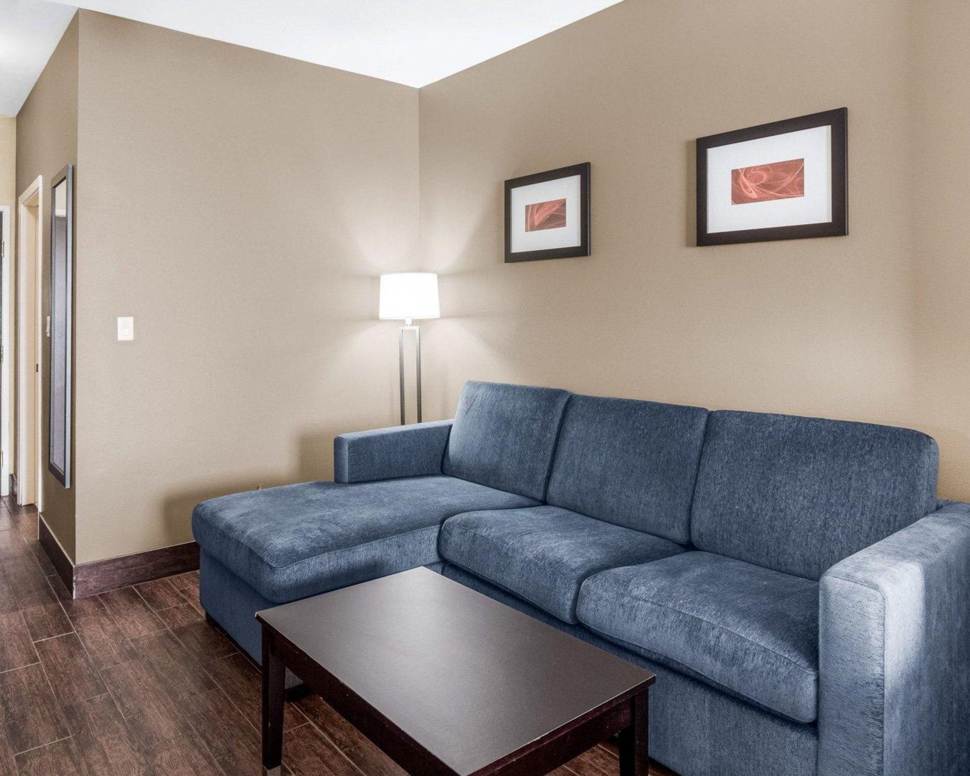 Comfort Suites Odessa Exterior photo