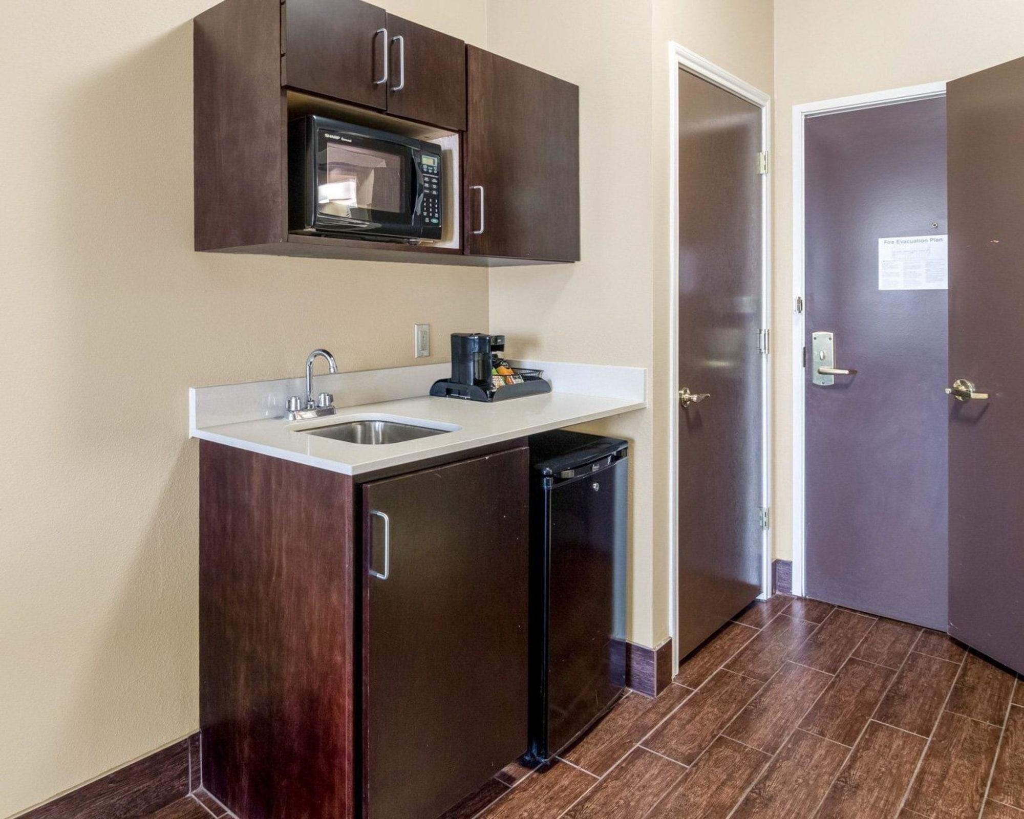 Comfort Suites Odessa Exterior photo
