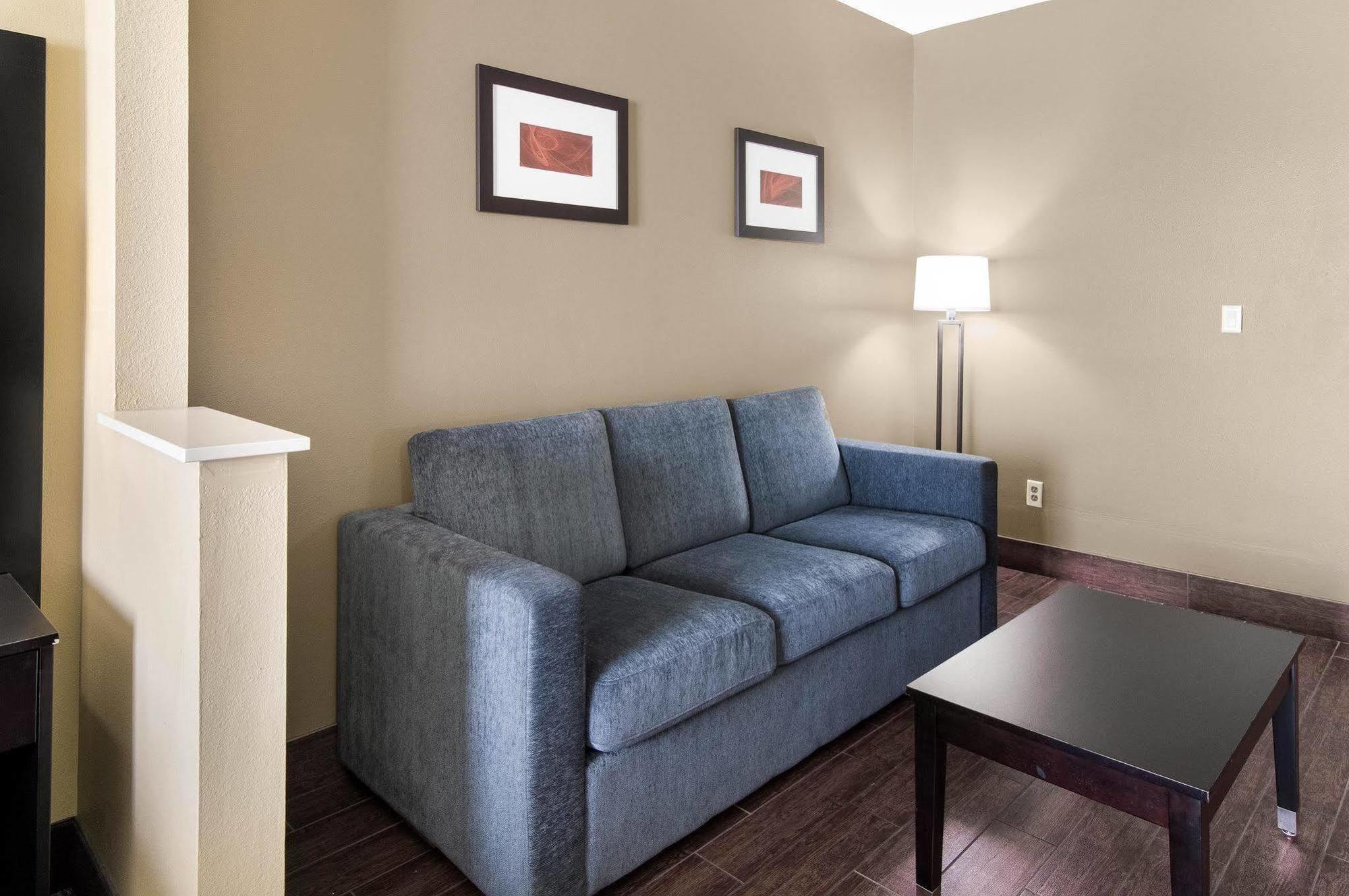 Comfort Suites Odessa Exterior photo