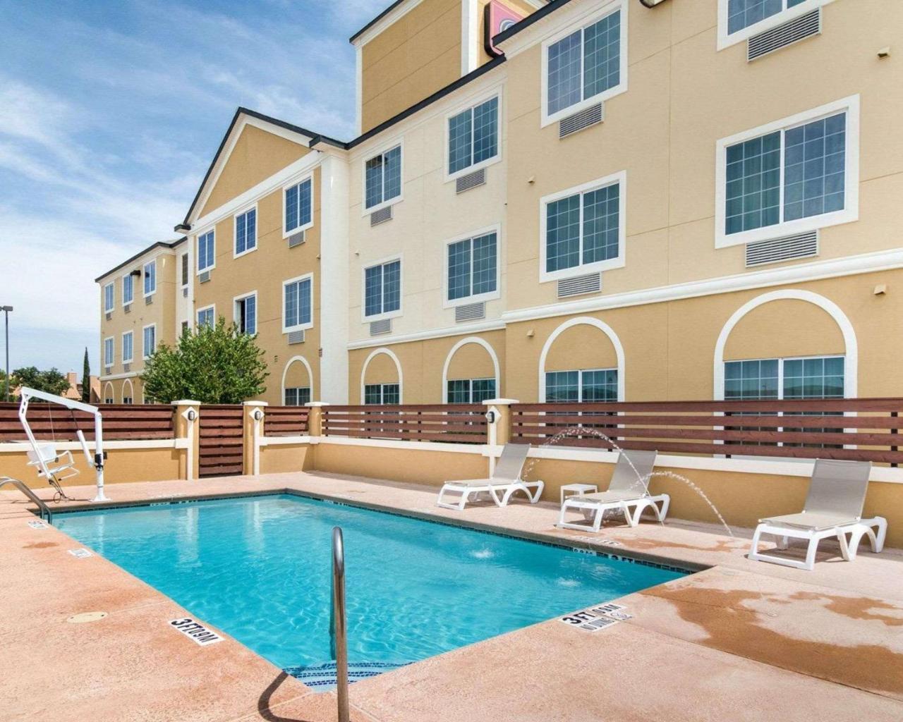 Comfort Suites Odessa Exterior photo